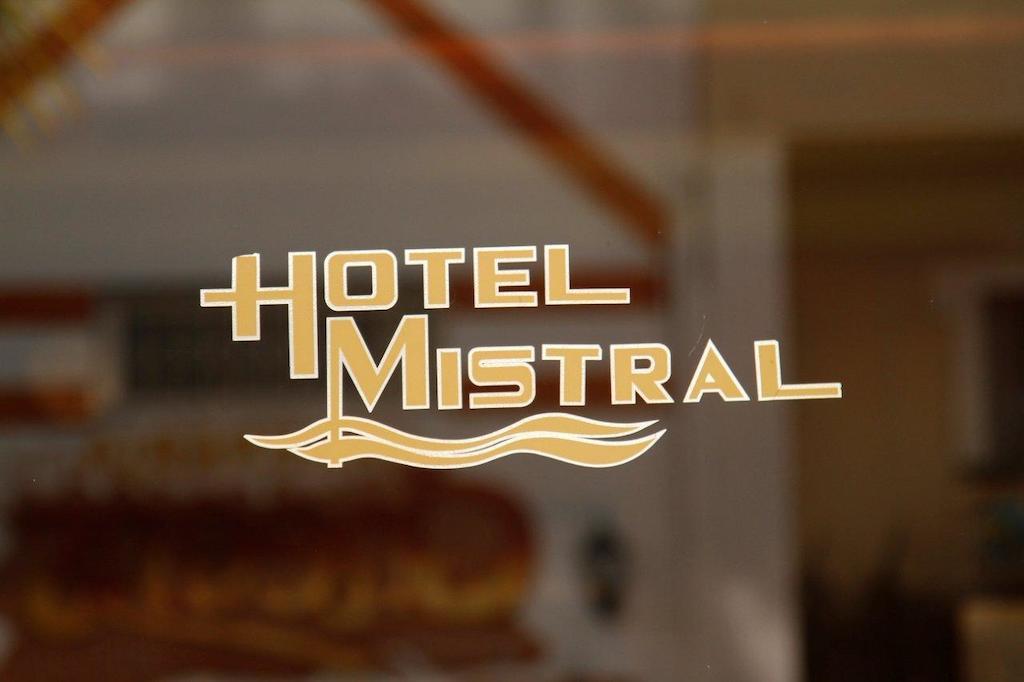 Hotel Mistral พีเรียส ภายนอก รูปภาพ